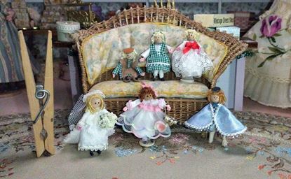Picture of Tiny doll lot